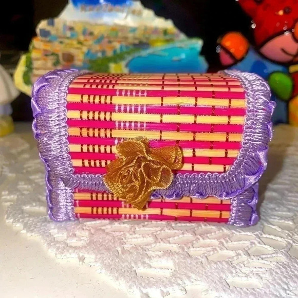 Boho style straw and lace mini jewelry  chest So cute !!! - Picture 1 of 7